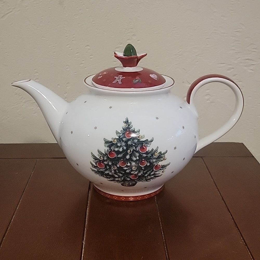 Villeroy & Boch Festive Teapot with Red and Green Accents